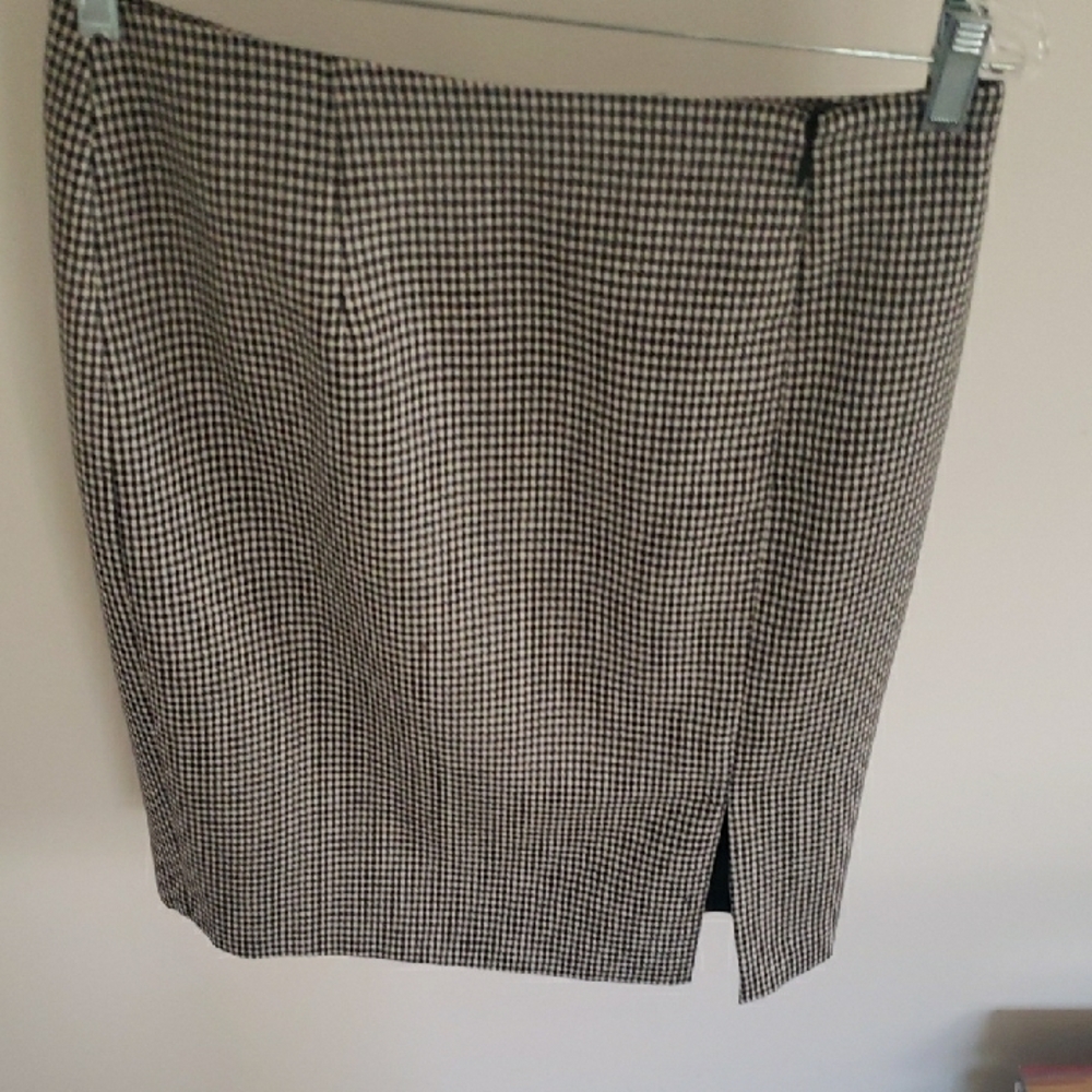 Classic Black and White Houndstooth Skirt